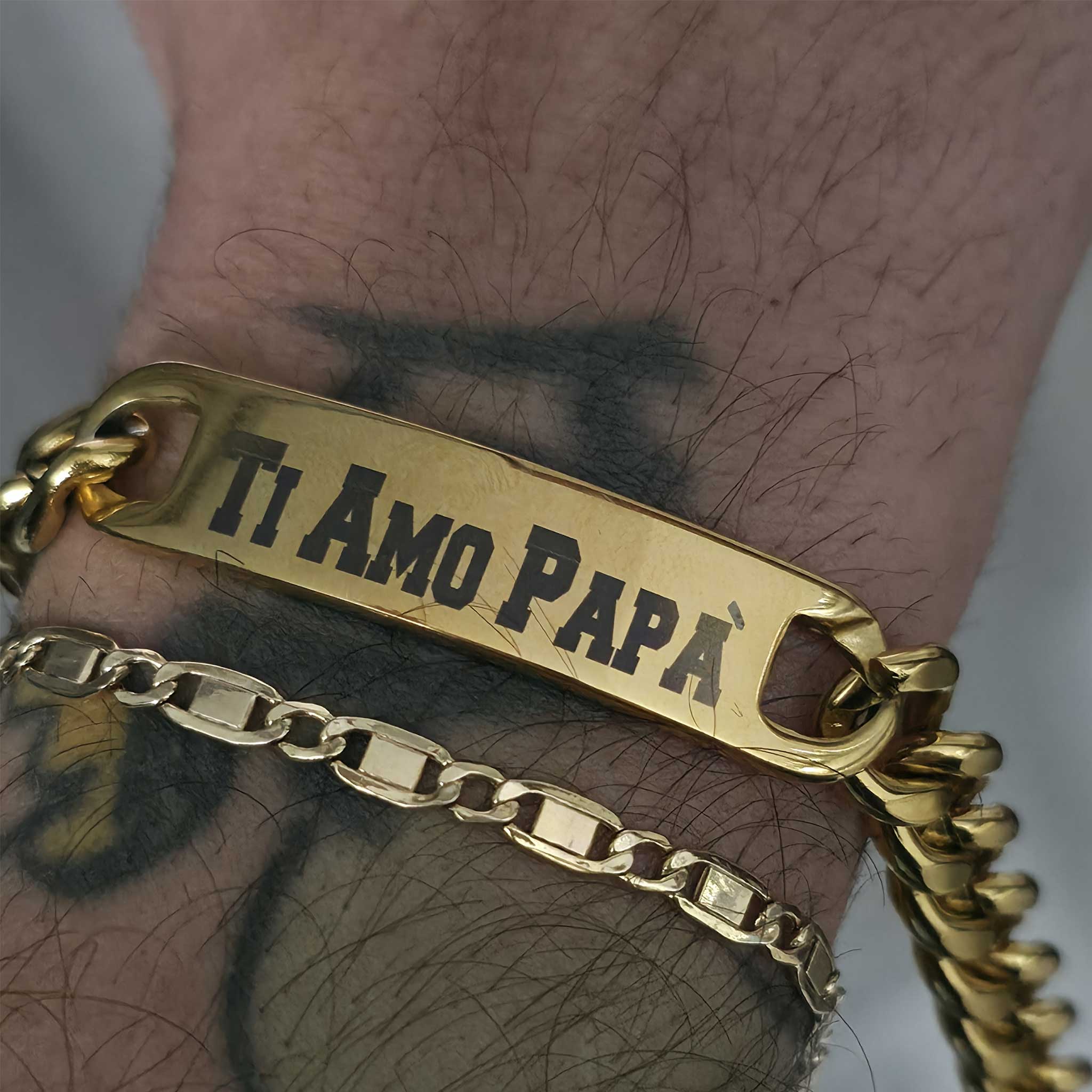 Bracciale in Acciaio Dorato "Ti Amo Papà" – Regalo Speciale per la Festa del Papà
